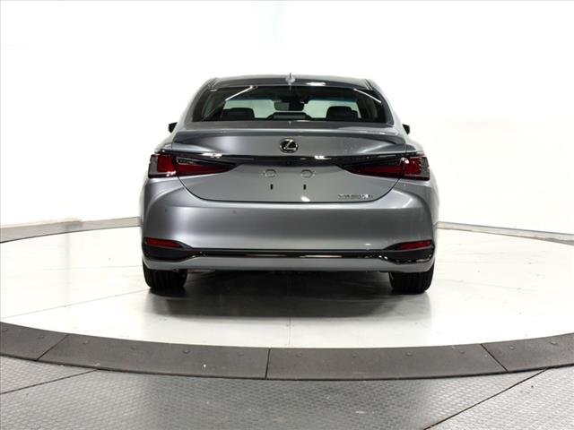2025 Lexus ES 300h F SPORT Design