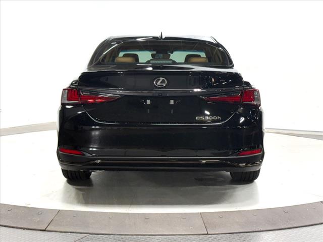 2025 Lexus ES 300h F SPORT Design
