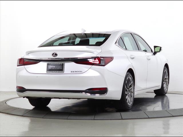 2024 Lexus ES 300h Luxury