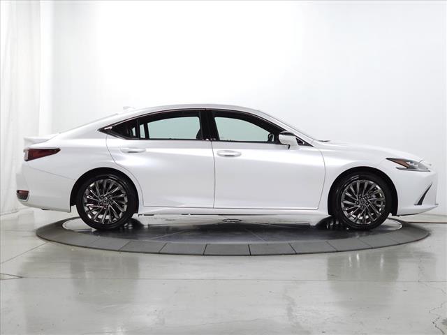 2025 Lexus ES 300h Ultra Luxury