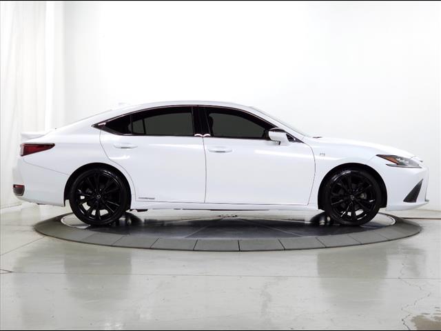 2022 Lexus ES 300h F SPORT