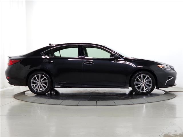 2016 Lexus ES 300h 