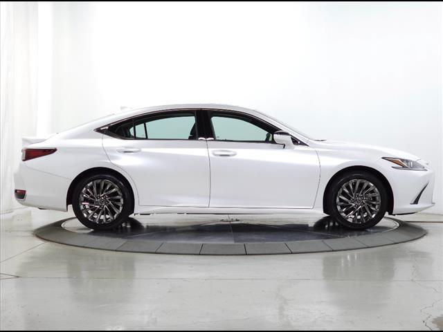 2024 Lexus ES 300h Luxury