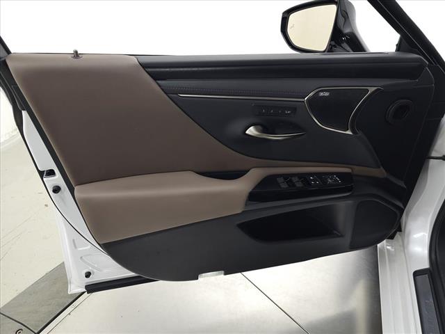 2025 Lexus ES 300h Ultra Luxury