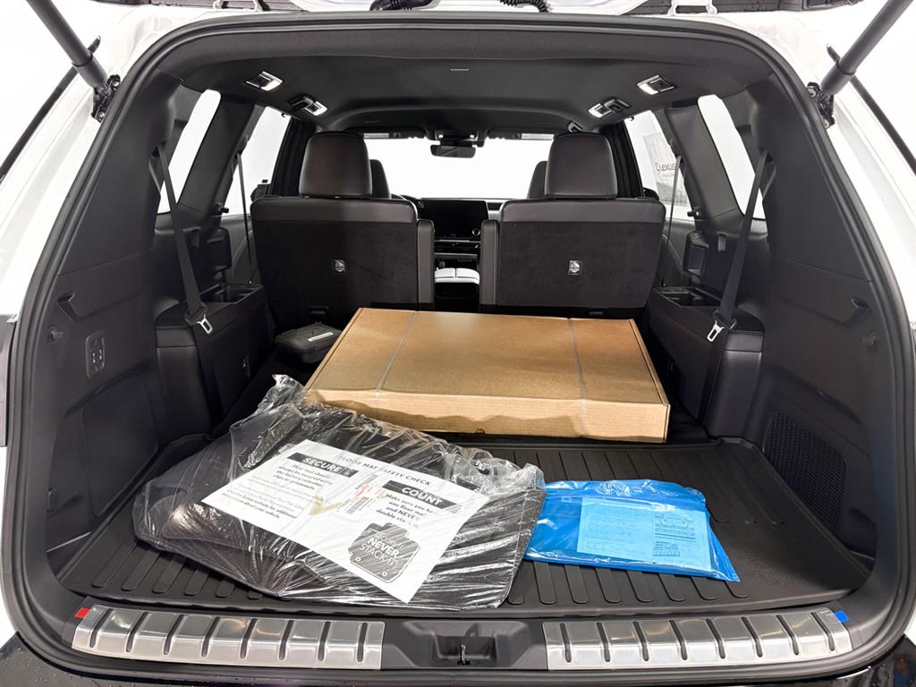 2025 Lexus TX 500h F SPORT Performance Premium photo 11