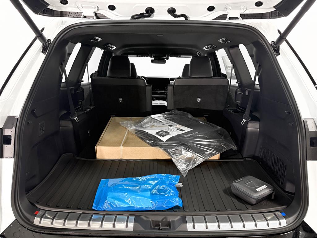 2026 Lexus TX 500h F SPORT Performance Premium photo 11