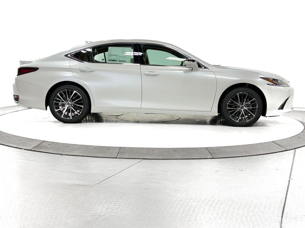 2025 Lexus ES Premium photo 13