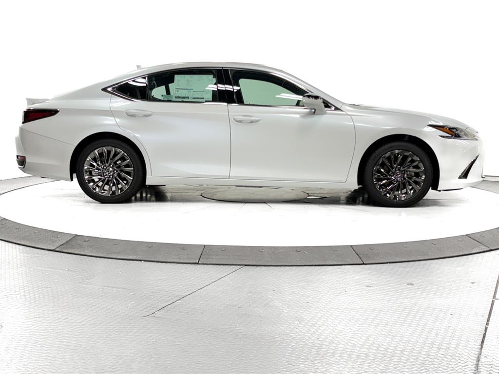 2025 Lexus ES 300h Ultra Luxury photo 13