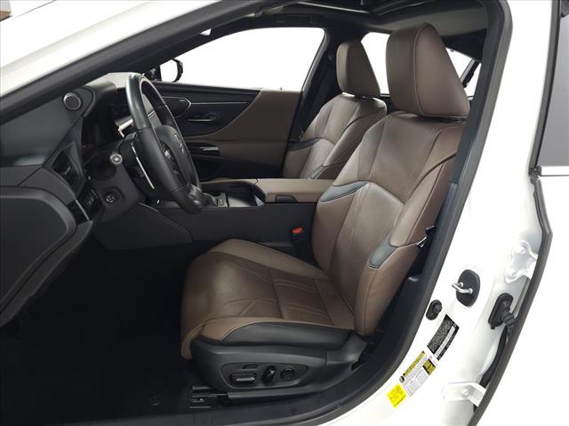 2025 Lexus ES 300h Ultra Luxury