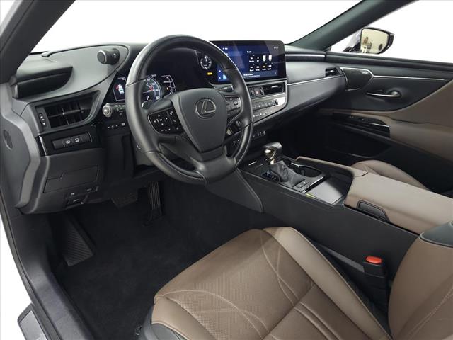 2025 Lexus ES 300h Ultra Luxury