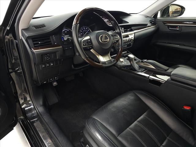 2016 Lexus ES 300h 