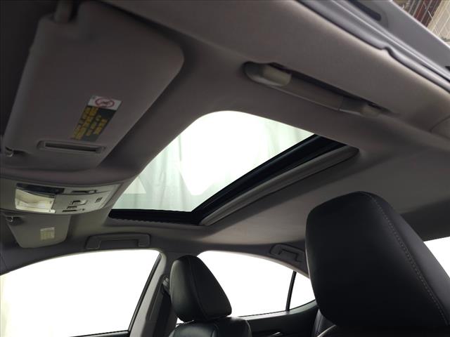 2016 Lexus ES 300h 
