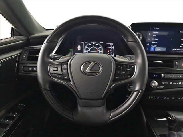 2025 Lexus ES 300h Ultra Luxury
