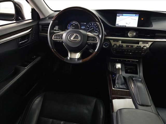2016 Lexus ES 300h 