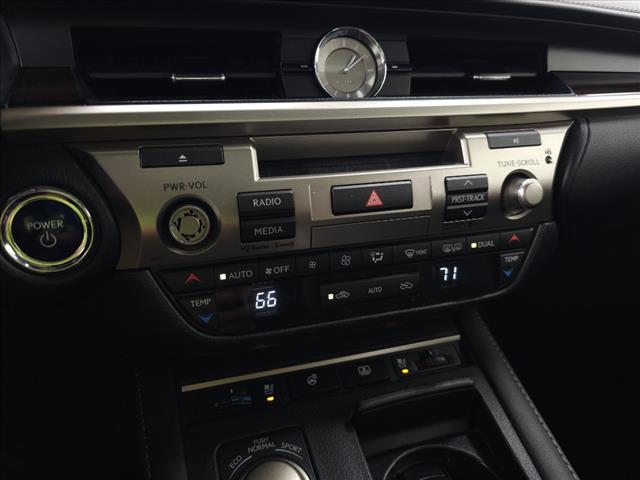 2016 Lexus ES 300h 