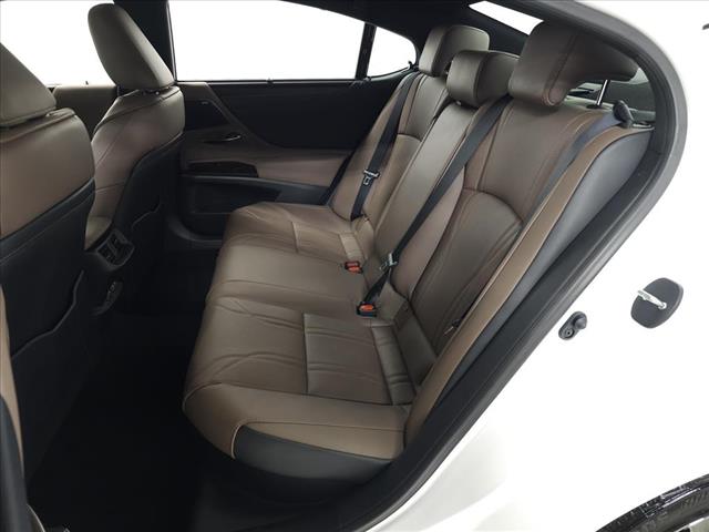 2025 Lexus ES 300h Ultra Luxury
