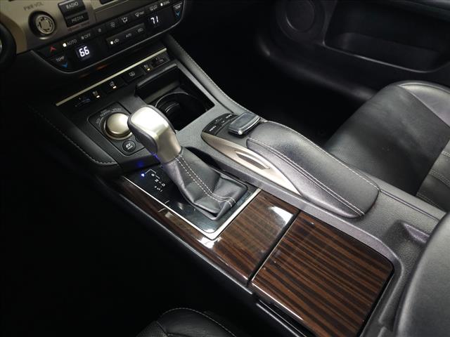 2016 Lexus ES 300h 