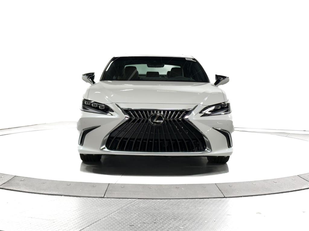 2025 Lexus ES 300h Ultra Luxury photo 2