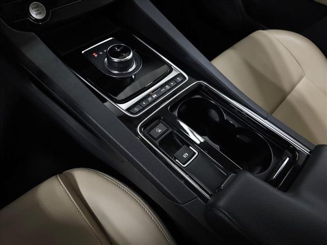 2018 Jaguar F-PACE 25t Premium