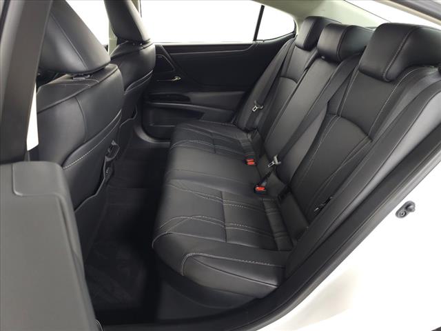 2024 Lexus ES 300h Luxury