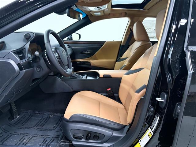 2025 Lexus ES 300h F SPORT Design