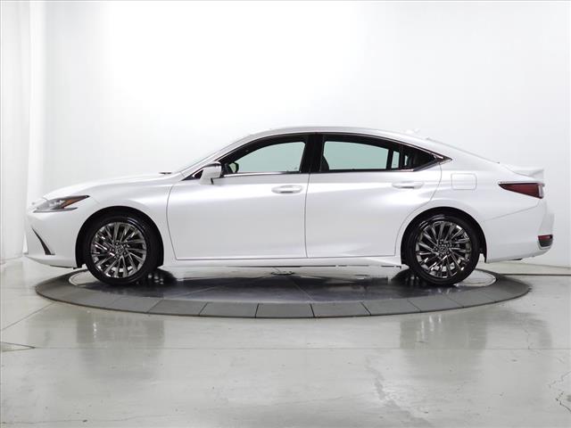 2025 Lexus ES 300h Ultra Luxury