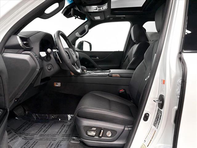 2025 Lexus LX 700h Luxury