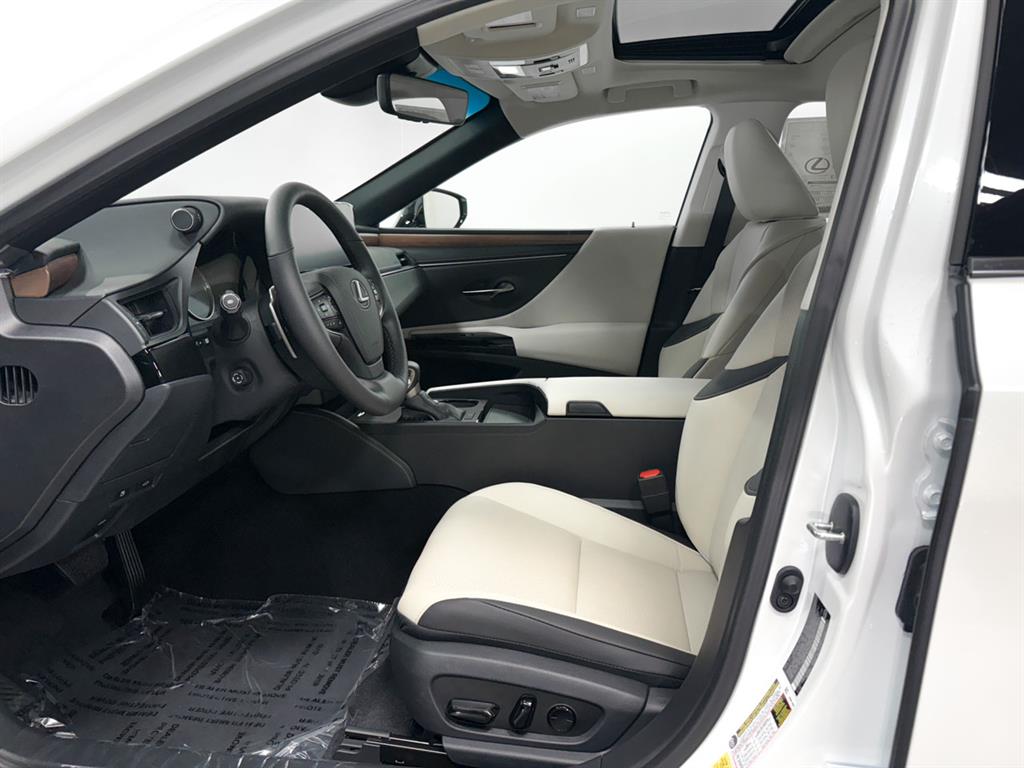 2025 Lexus ES Premium photo 4