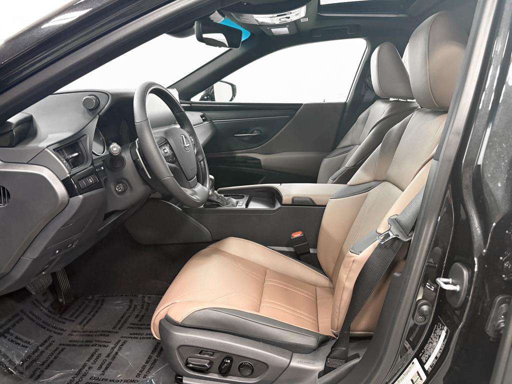 2025 Lexus ES Luxury photo 3
