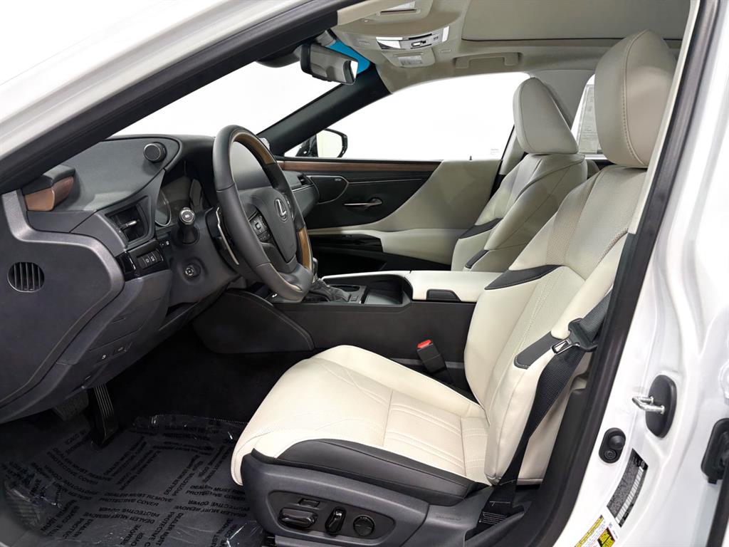 2025 Lexus ES Luxury photo 4