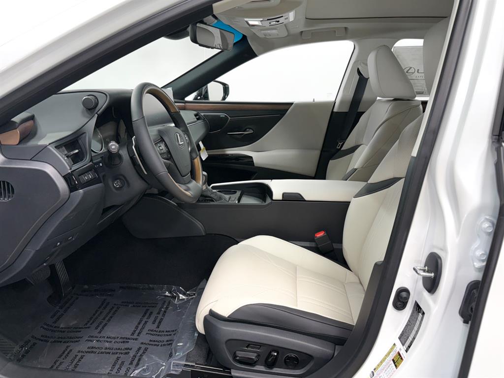 2025 Lexus ES 350 Luxury photo 4