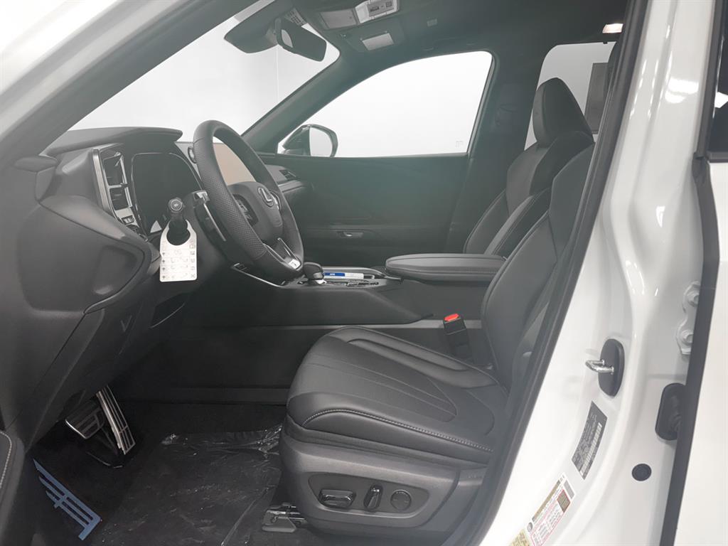 2025 Lexus TX 500h F SPORT Performance Premium photo 3