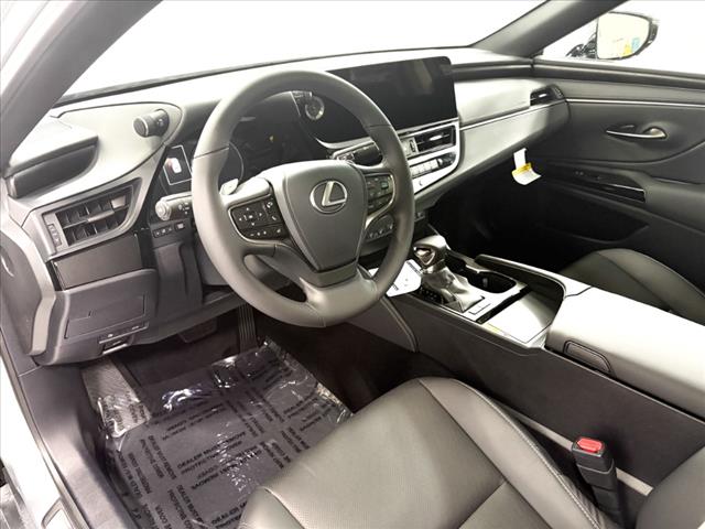 2025 Lexus ES 300h F SPORT Design