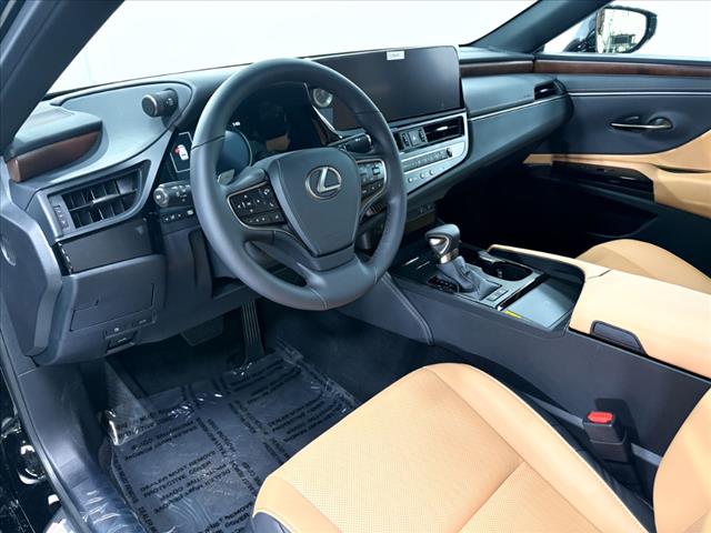 2025 Lexus ES 300h F SPORT Design