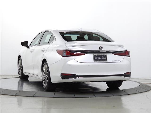 2025 Lexus ES 300h Ultra Luxury