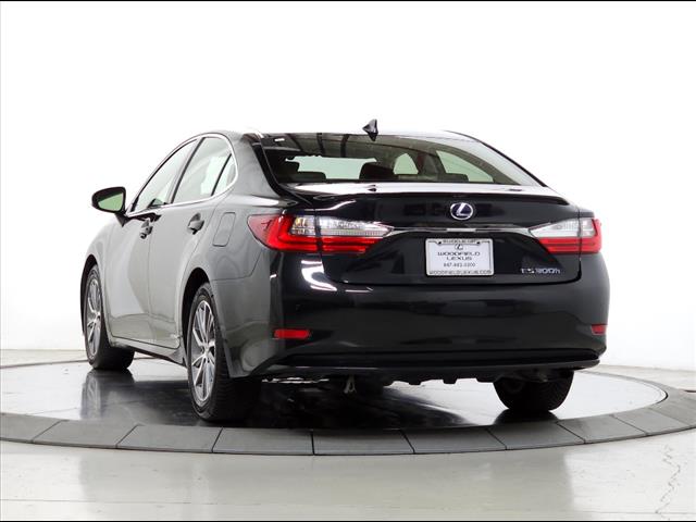 2016 Lexus ES 300h 