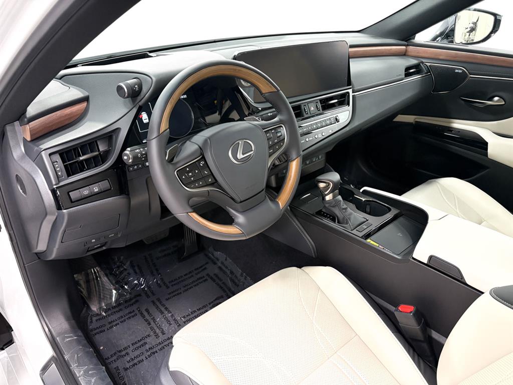 2025 Lexus ES Luxury photo 5