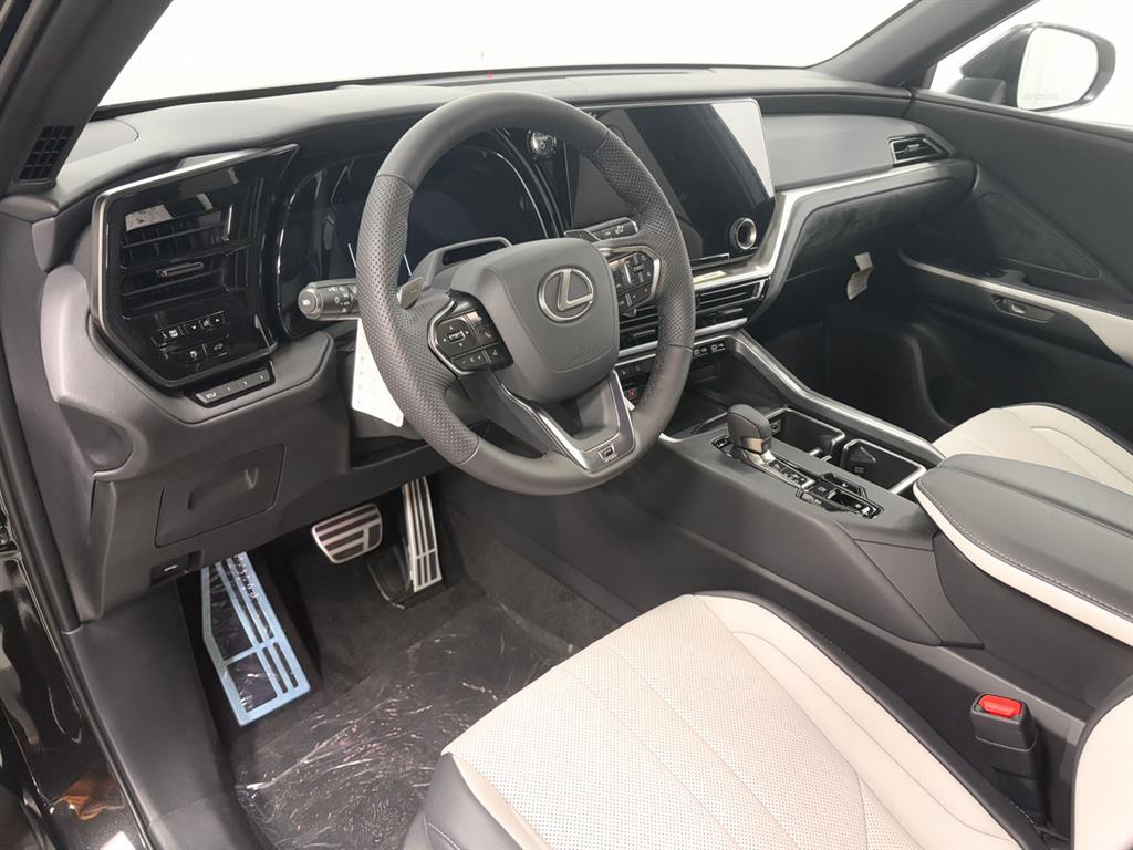 2025 Lexus TX 500h F SPORT Performance Premium photo 5