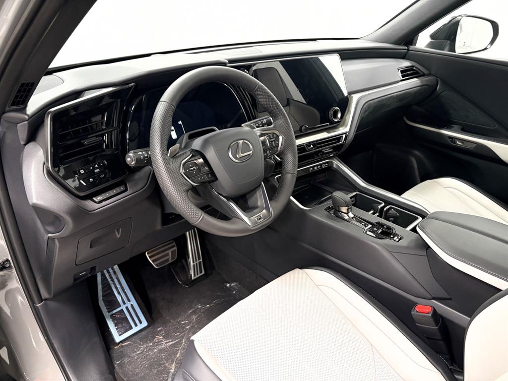 2026 Lexus TX 500h F SPORT Performance Premium photo 4