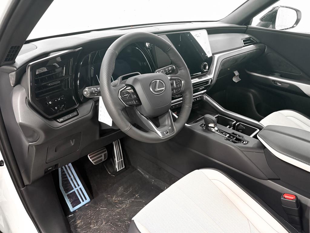 2025 Lexus TX 500h F SPORT Performance Premium photo 5
