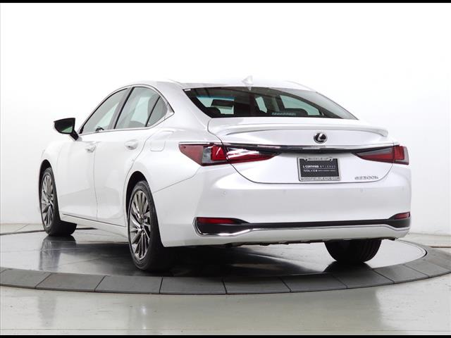 2024 Lexus ES 300h Luxury