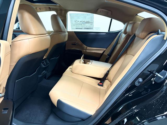 2025 Lexus ES 300h F SPORT Design