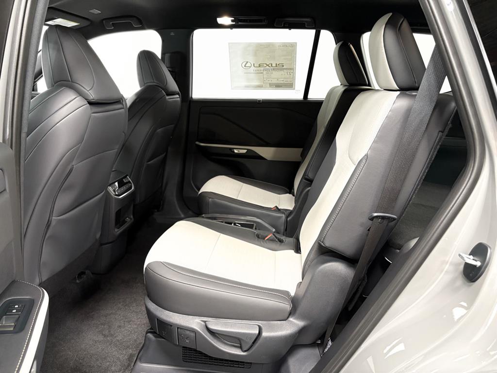 2026 Lexus TX 500h F SPORT Performance Premium photo 6