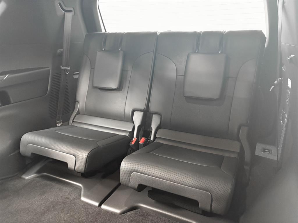 2025 Lexus LX Premium photo 5