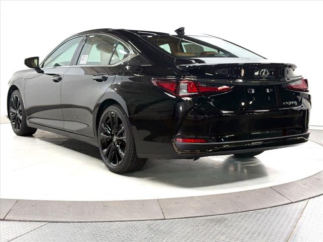 2025 Lexus ES 300h F SPORT Design