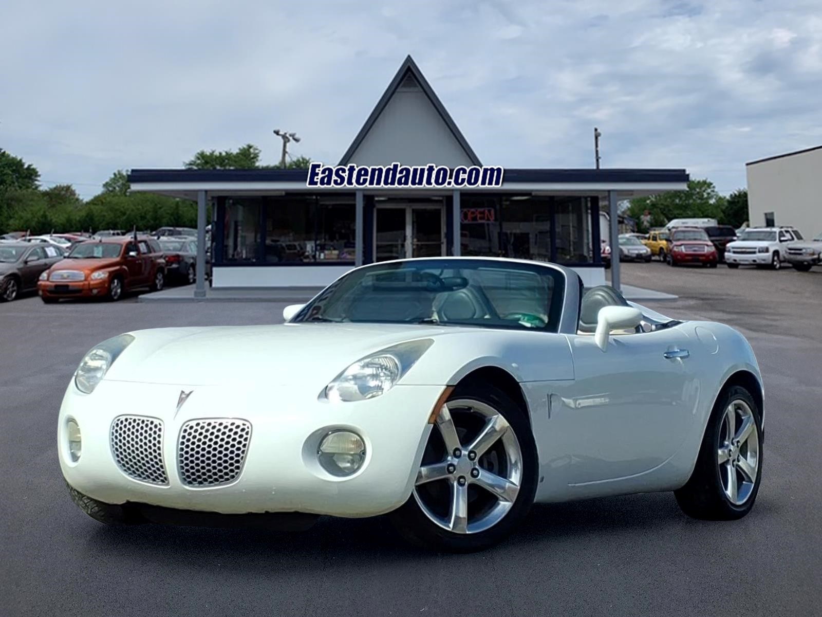 Pure 2006 Pontiac Solstice Roadster Convertible Rear-Wheel Drive 5-Speed Manual