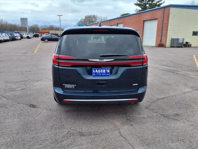 2025 Chrysler Pacifica Select