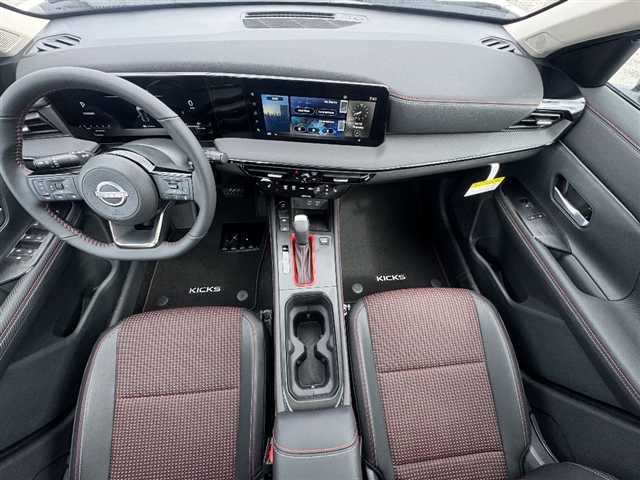 2025 Nissan Kicks SR