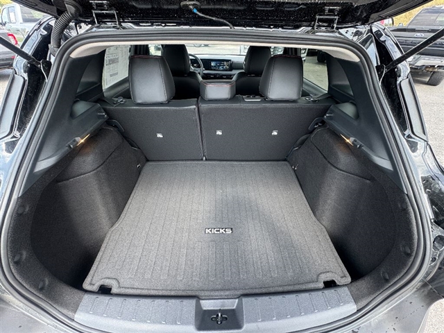 2025 Nissan Kicks SR