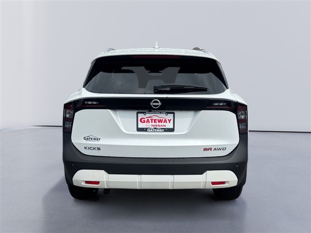 2025 Nissan Kicks SR